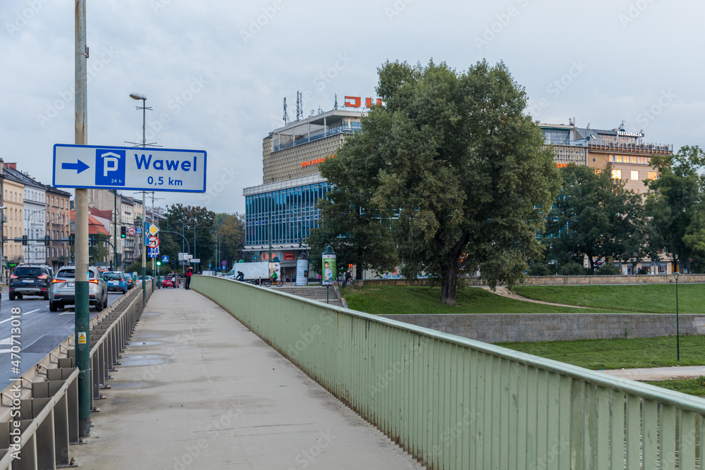 ,information sign - Wawel Castle 0.5 km.