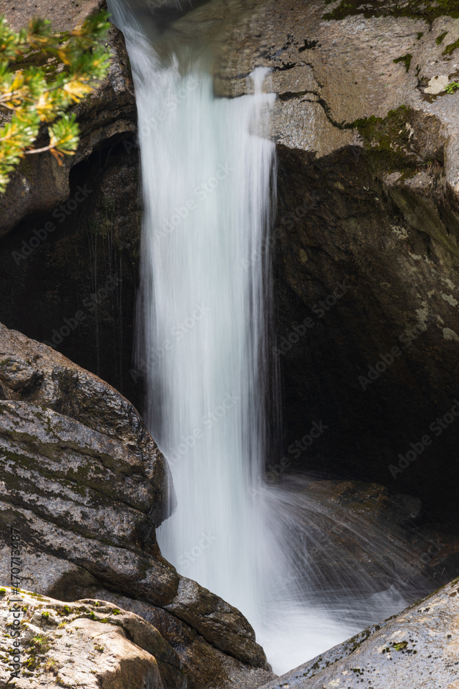 Obraz premium Cascata nel parco del Gran Paradiso. Vallone di Valeille, Cogne