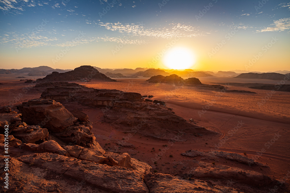 tramonto nel deserto Wadi Rum, in Giordania