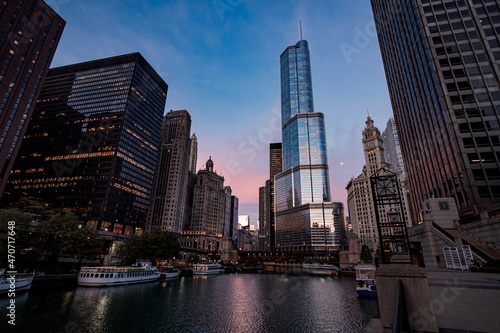 Early morning view of the main stem of the Chicago River with skyscrapers in the background  Downtown Chicago  IL  USA