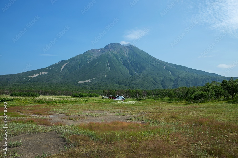 Fototapeta premium Khodutka volcano with thermal springs, Kamchatka, Russia