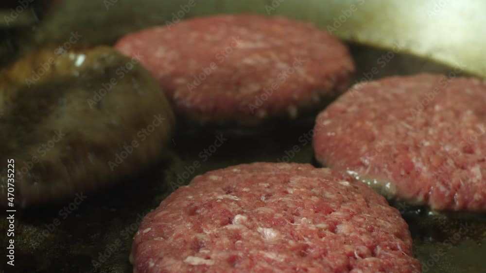 Delicious beef hamburger pods are prepared in the pan Delicious beef hamburger pods are prepared in the pan