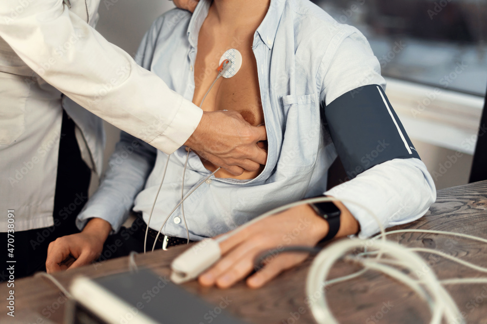 Heart rate is measured by a cardiogram at the doctor's experience at ...