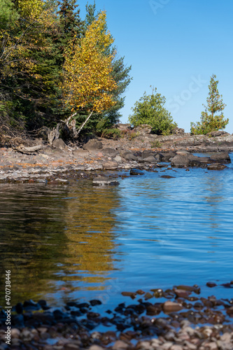 Fototapeta Naklejka Na Ścianę i Meble -  Calm bay along Lake Superior, near Copper Harbor, Michigan in the fall