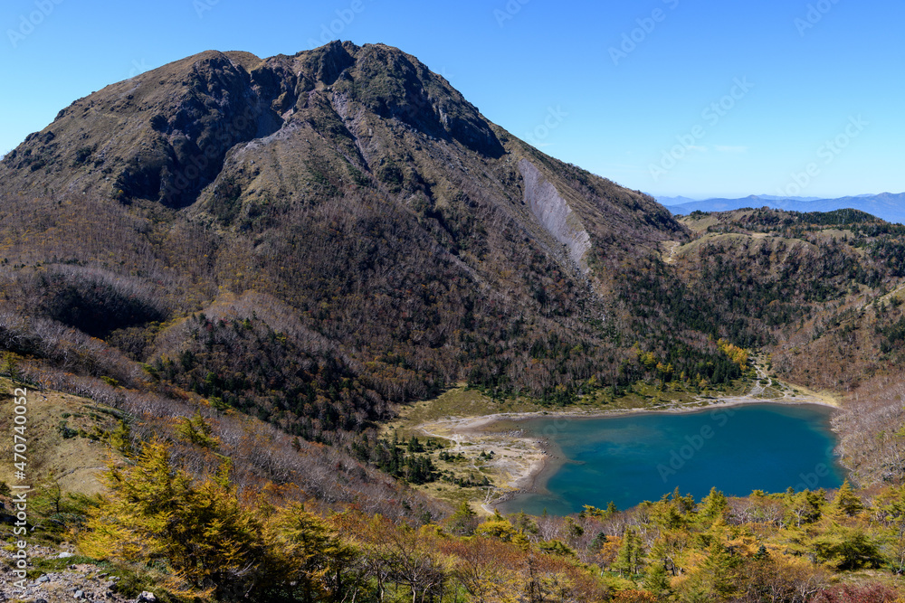 前白根山から見た秋の日光白根山と五色沼 前白根山から見た秋の日光白根山と五色沼