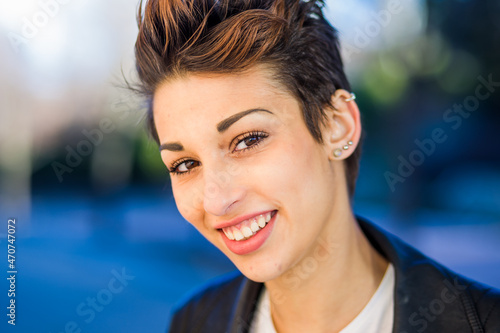 Photos headshot froma a yooung hispanic female