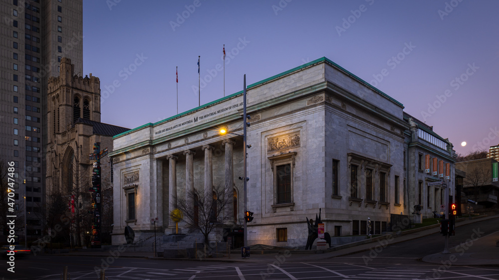 Naklejka premium Sherbrooke street in Montreal, the museum cinema.