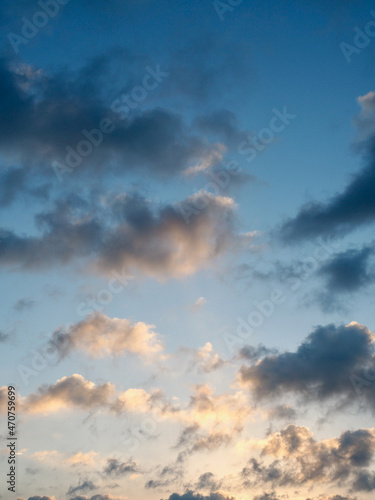 노을 빛 하늘과 구름 풍경 