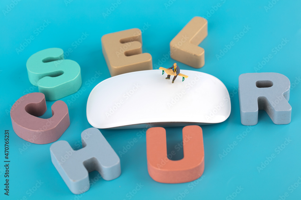 Online learning knowledge in a miniature world Online learning knowledge in a miniature world