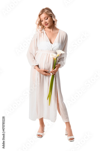 Young pregnant woman with c...