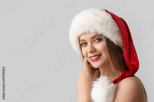 Beautiful young woman in Sa...