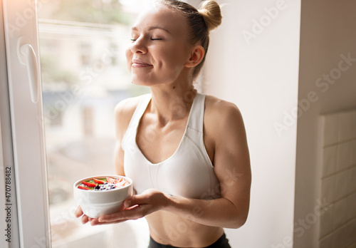 Female athlete with fruit porridge