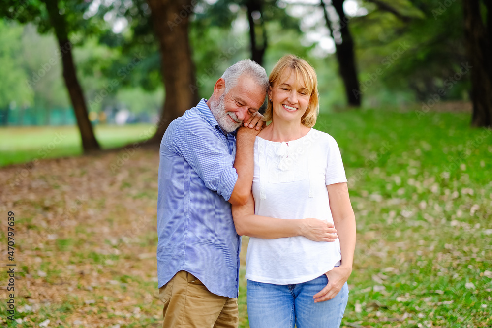 Obraz premium caucasian senior woman and old man, couple elder in love happy in park