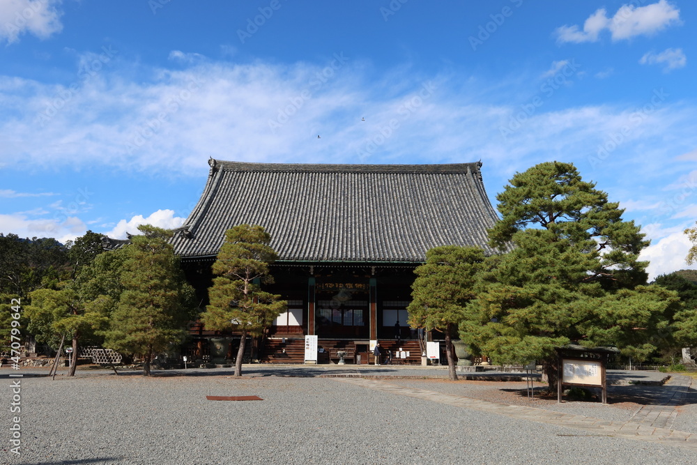 Hon-dou Main Hall in the precincts of Seiryo-ji Temple at Saga in Kyoto City in Japan 日本の京都市嵯峨にある清涼寺境内の本堂