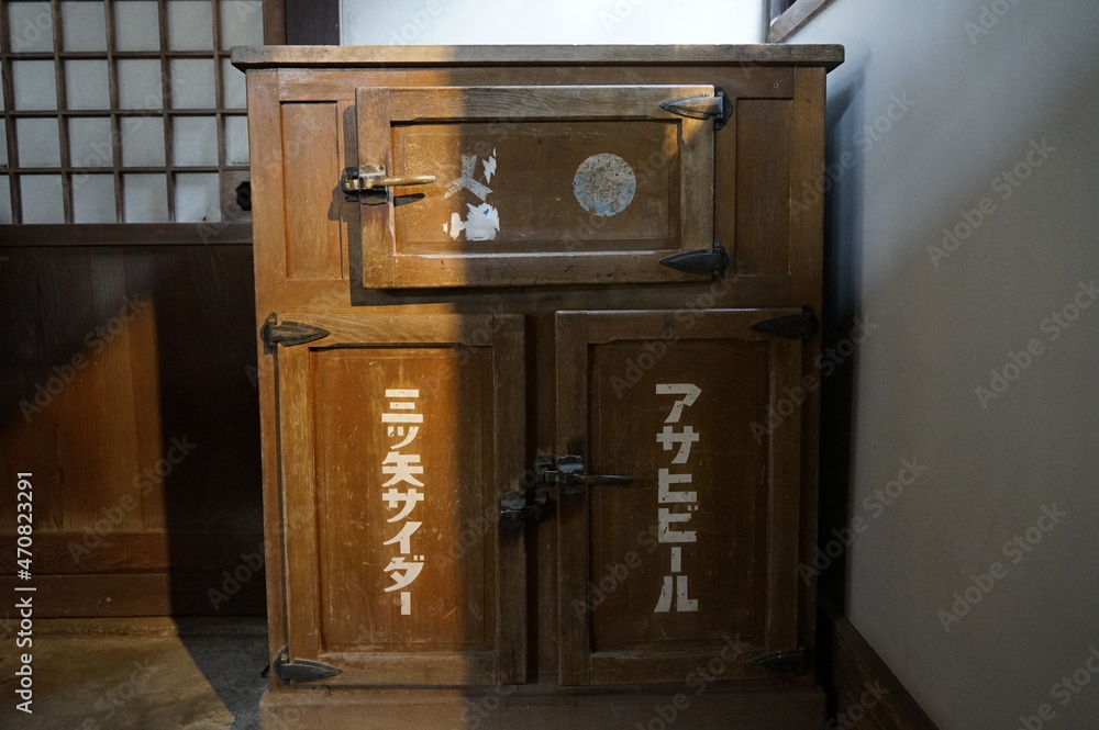 Fototapeta premium 古い冷蔵庫