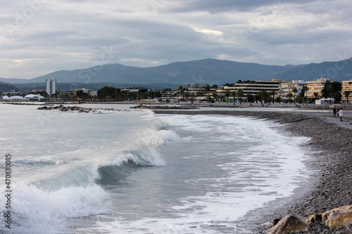 Tableau sur toile Big waves at Saint Laurent du Var