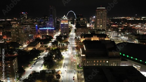 Wallpaper Mural St Louis 4K Flying back at Night Torontodigital.ca