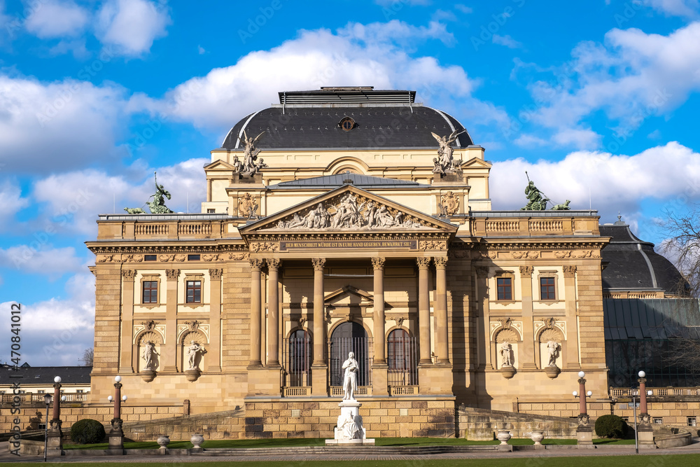 Obraz premium The Hessian State Theater in Wiesbaden / Germany