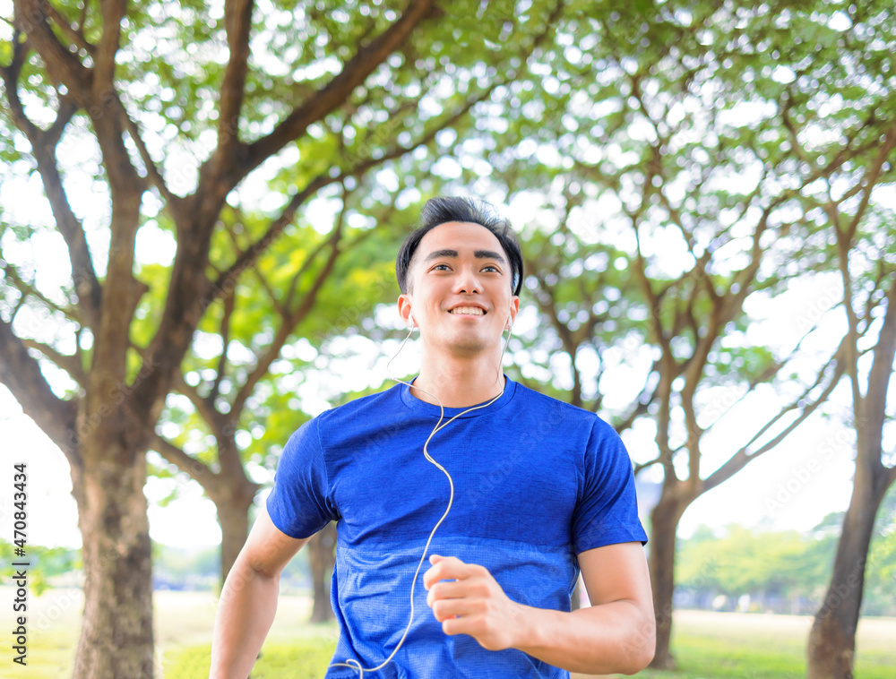 Fototapeta premium Fittness Young man jogging in the park