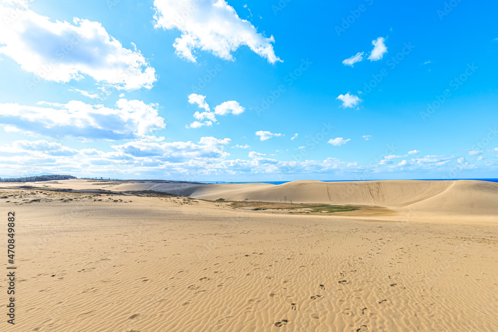 秋の鳥取砂丘 鳥取県鳥取市 Tottori Sand Dunes in Autumn. Tottori-ken Tottori city 秋の鳥取砂丘 鳥取県鳥取市 Tottori Sand Dunes in Autumn. Tottori-ken Tottori city
