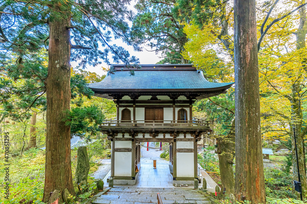 秋の大山寺 山門 鳥取県大山町 Autumn Daisenji temple. Tottori-ken Daisen town 秋の大山寺 山門 鳥取県大山町 Autumn Daisenji temple. Tottori-ken Daisen town