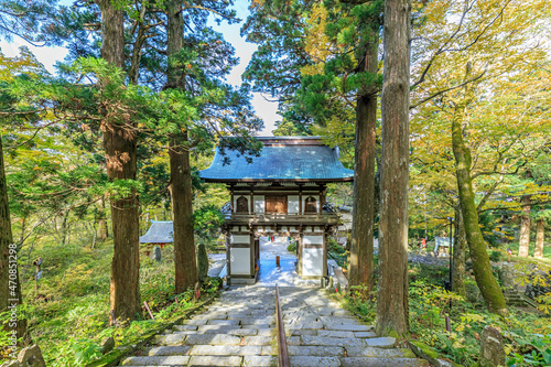 秋の大山寺　山門　鳥取県大山町　Autumn Daisenji temple. Tottori-ken Daisen town photo