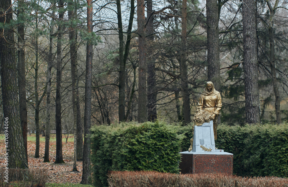 Fototapeta premium Chelyuskintsev Park Minsk Belarus mother statue to winner soldiers a part of war memorial at Patriot soviet military