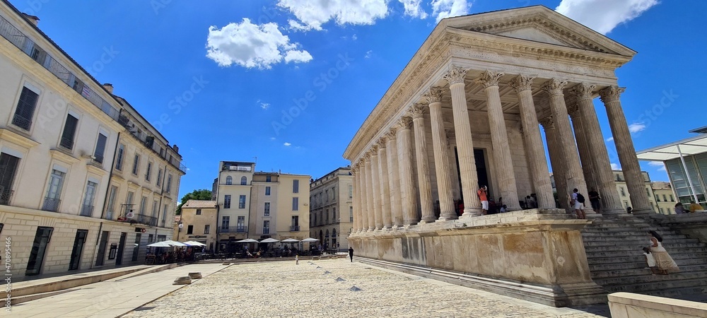 Obraz premium Ancient Roman temple in Nimes, France