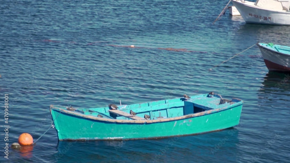 Naklejka premium A photo of a boat on the sea
