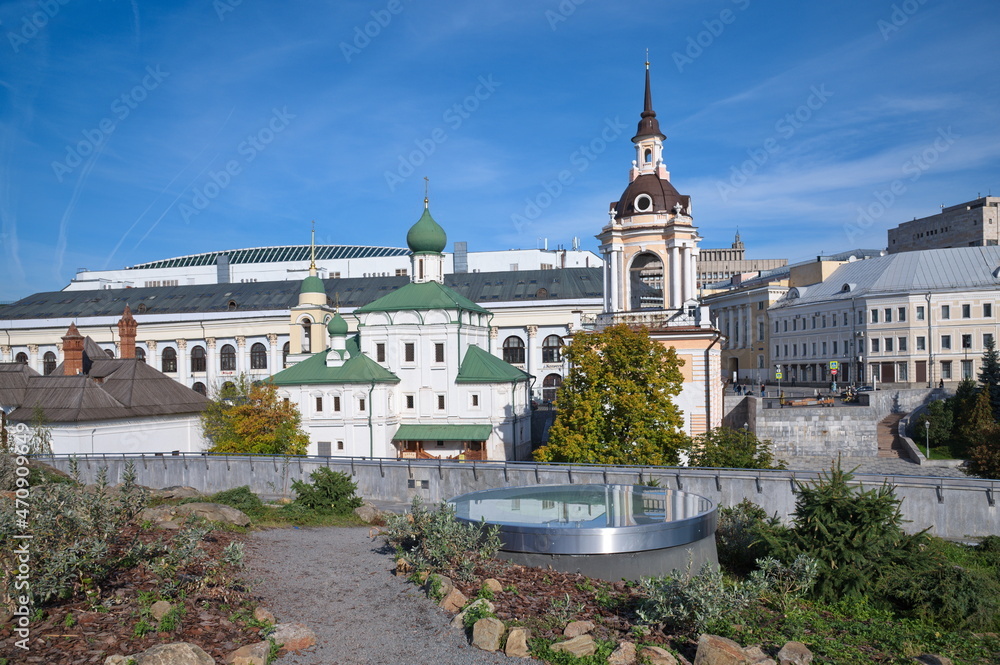 Obraz premium Moscow, Russia - September 29, 2021: Autumn view from the natural landscape park 