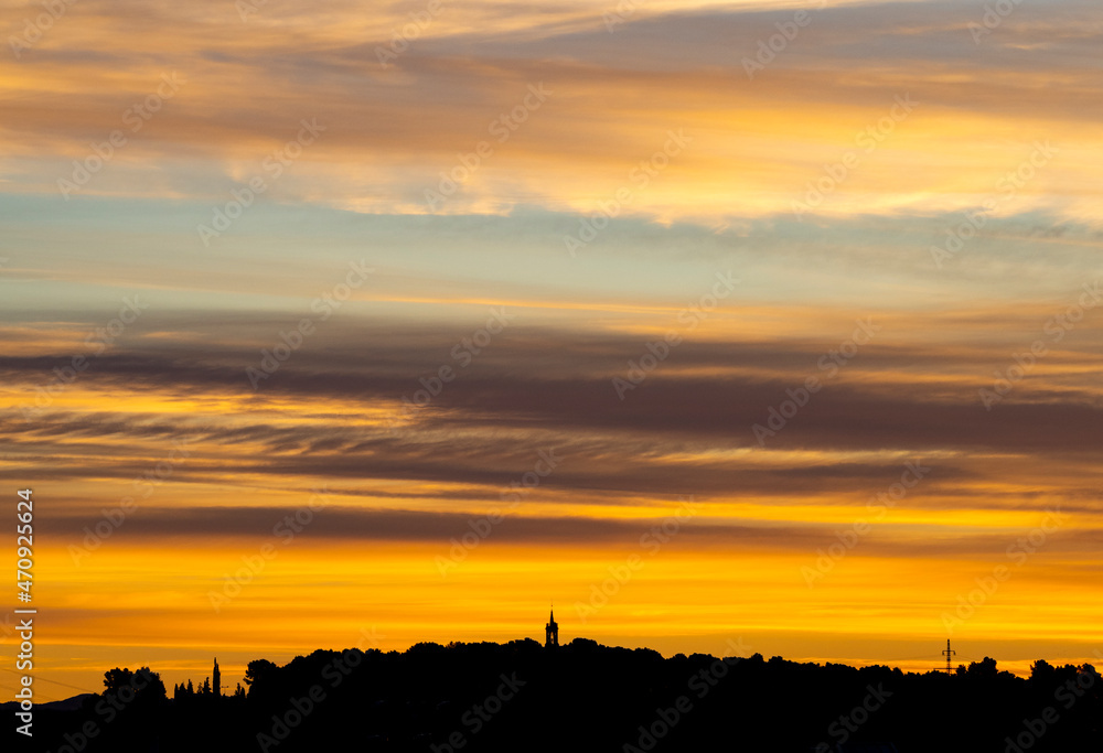 Atardecer con nubes coloridas en Sabadell Atardecer con nubes coloridas en Sabadell
