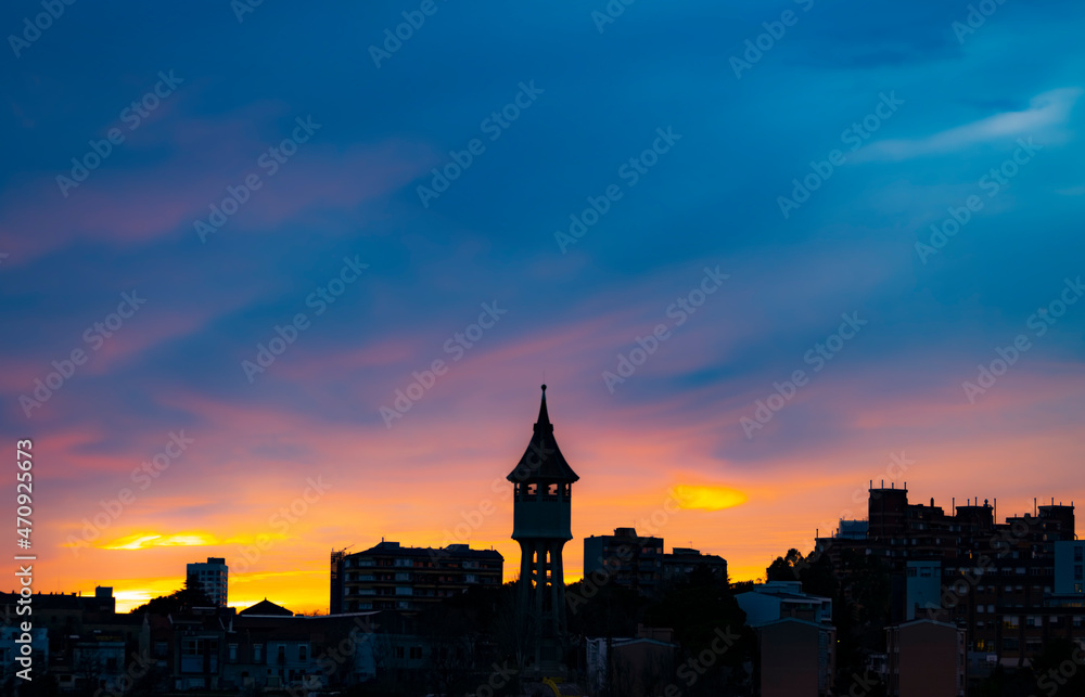 Atardecer con nubes coloridas en Sabadell Atardecer con nubes coloridas en Sabadell