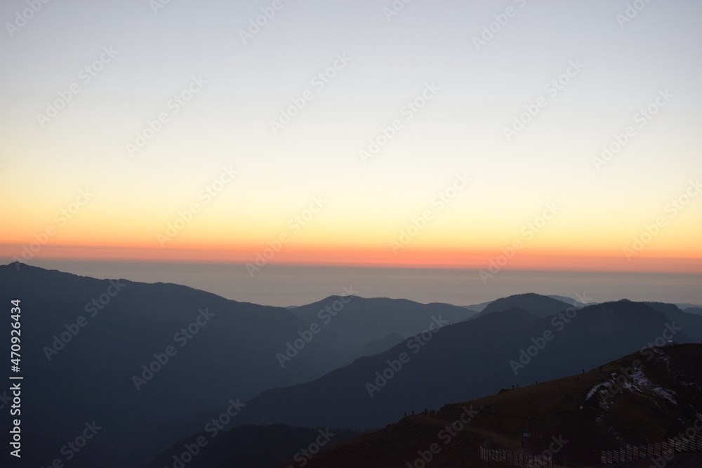 Mountains & Sky Mountains & Sky