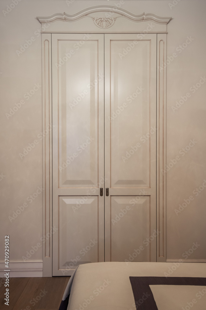 Fototapeta premium interior of a room with wooden door