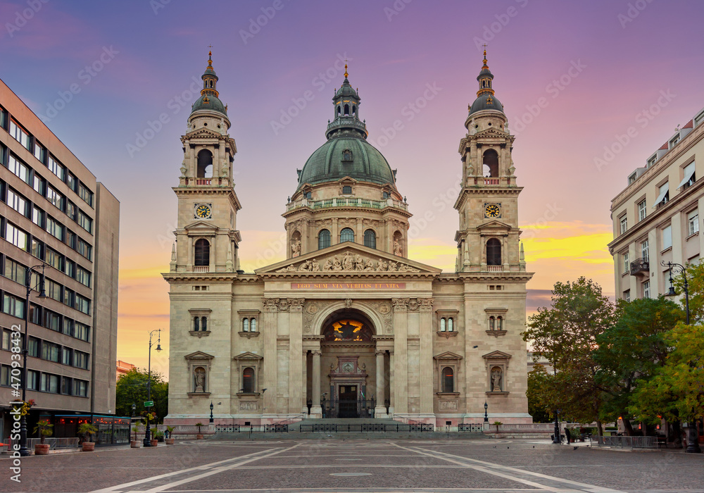 St. Stephen's basilica in center of Budapest, Hungary(translation 