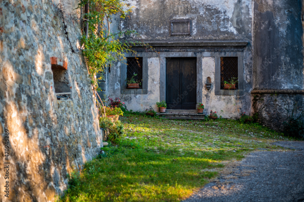 Fototapeta premium Autumn among the vineyards and the ancient village of Villafredda. Friuli.