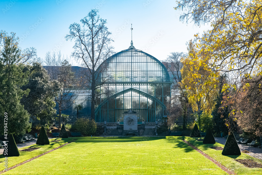 Obraz premium Paris, France, the Auteuil greenhouses, beautiful public garden in autumn 