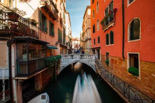 World famous water channels of Venezia, Veneto, Italy. © Jorge Argazkiak