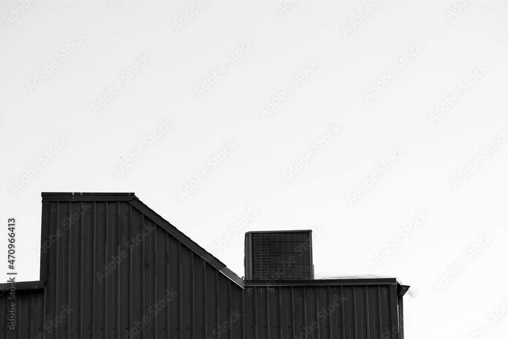 Fototapeta premium black and white photo of a building 