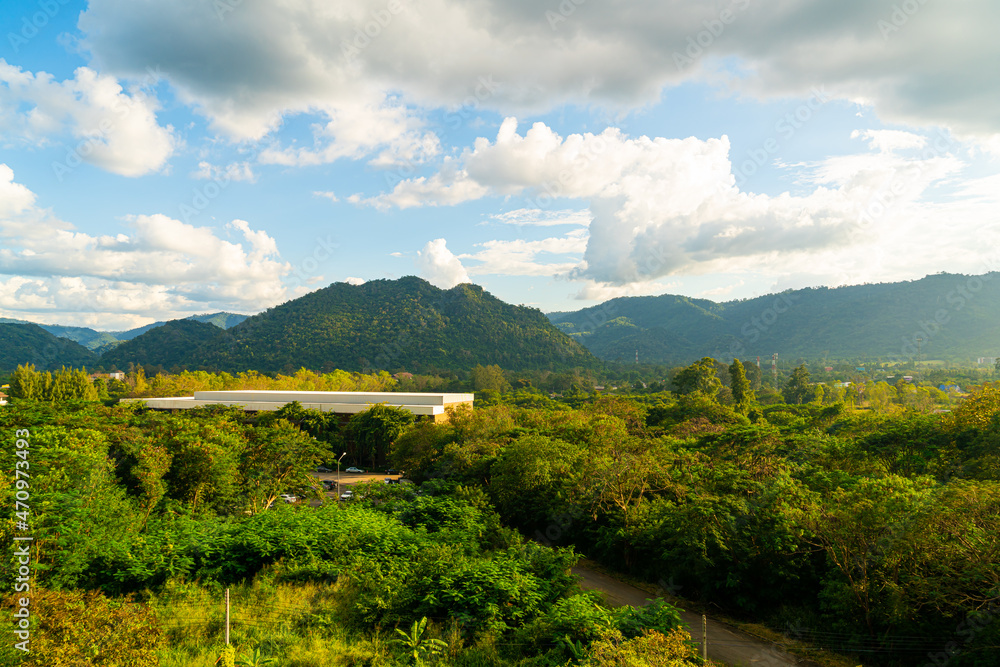 Naklejka premium mountain hill landscape view with blue sky and sunlight