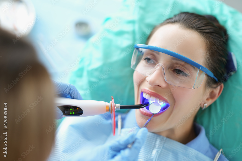 Εκτύπωση καμβά Woman client in stomatology clinic get teeth whitening with special equipment