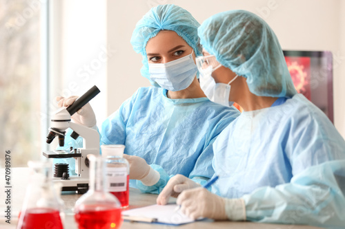 Scientists developing covid...