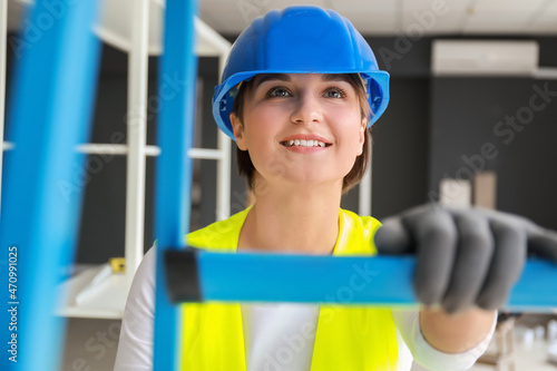 Female construction worker ...