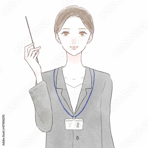 指示棒を持ちながら説明しているスーツを着た女性