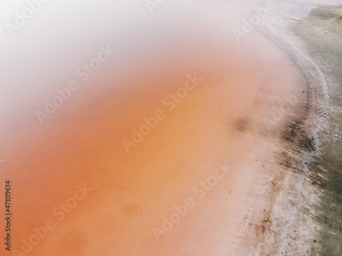 red salt lake changes colors