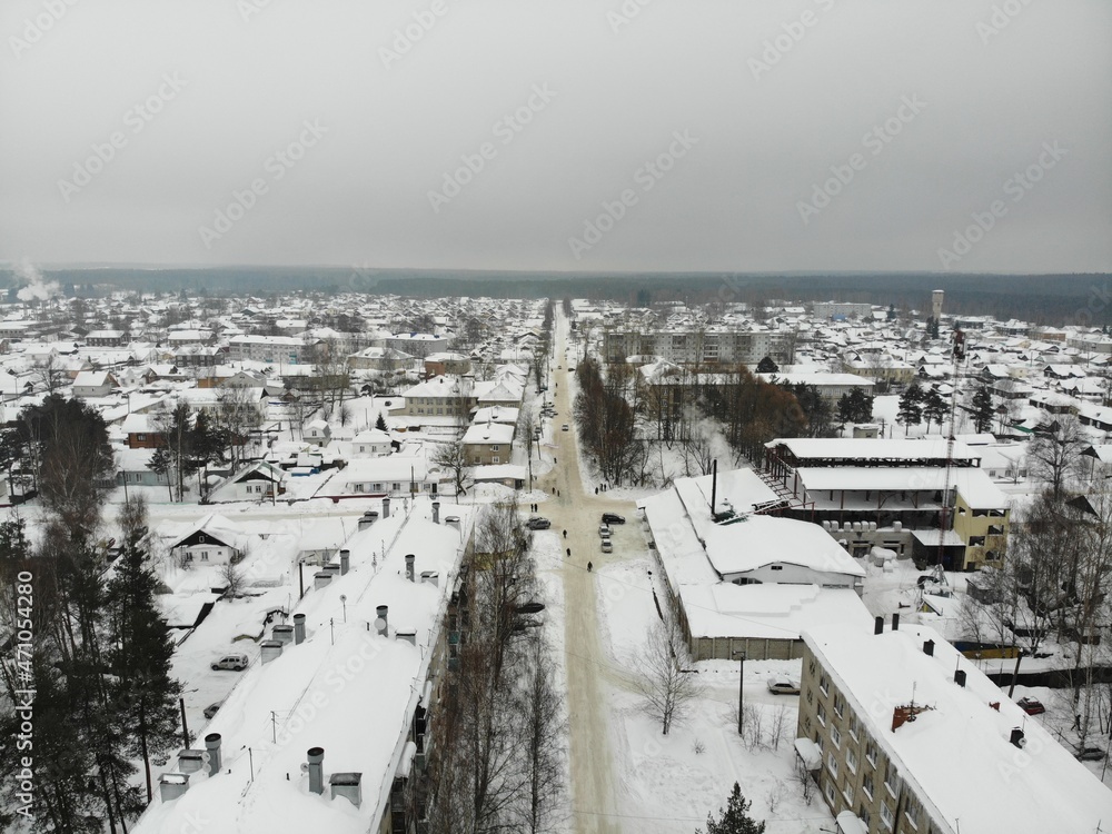 Obraz premium Aerial view of Krasnye Kursantov street in winter (Murygino, Kirov region, Russia)