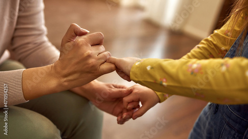 Quadro em tela Hands of child and elderly woman making pinkie promise