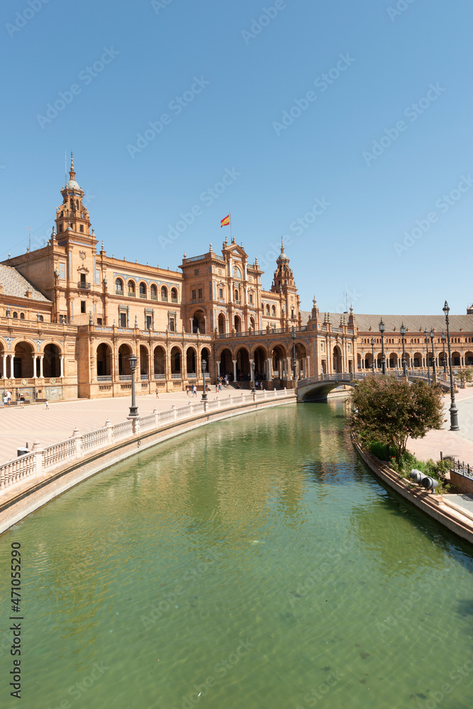 Obraz premium Seville, Spain - August 15, 2019: Plaza de España
