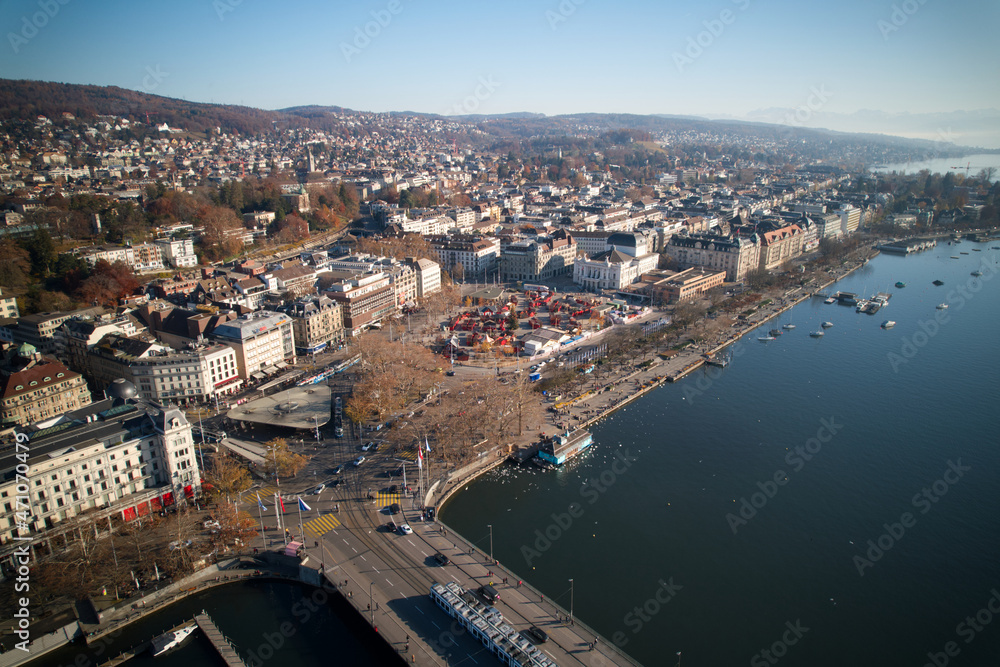 Obraz premium Aerial view of City of Zürich on a sunny autumn afternoon with river Limmat and lake Zürich. Photo taken November 21st, 2021, Zurich, Switzerland.