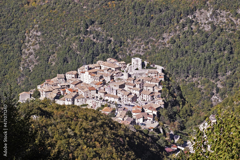 the hamlet of Polino from above